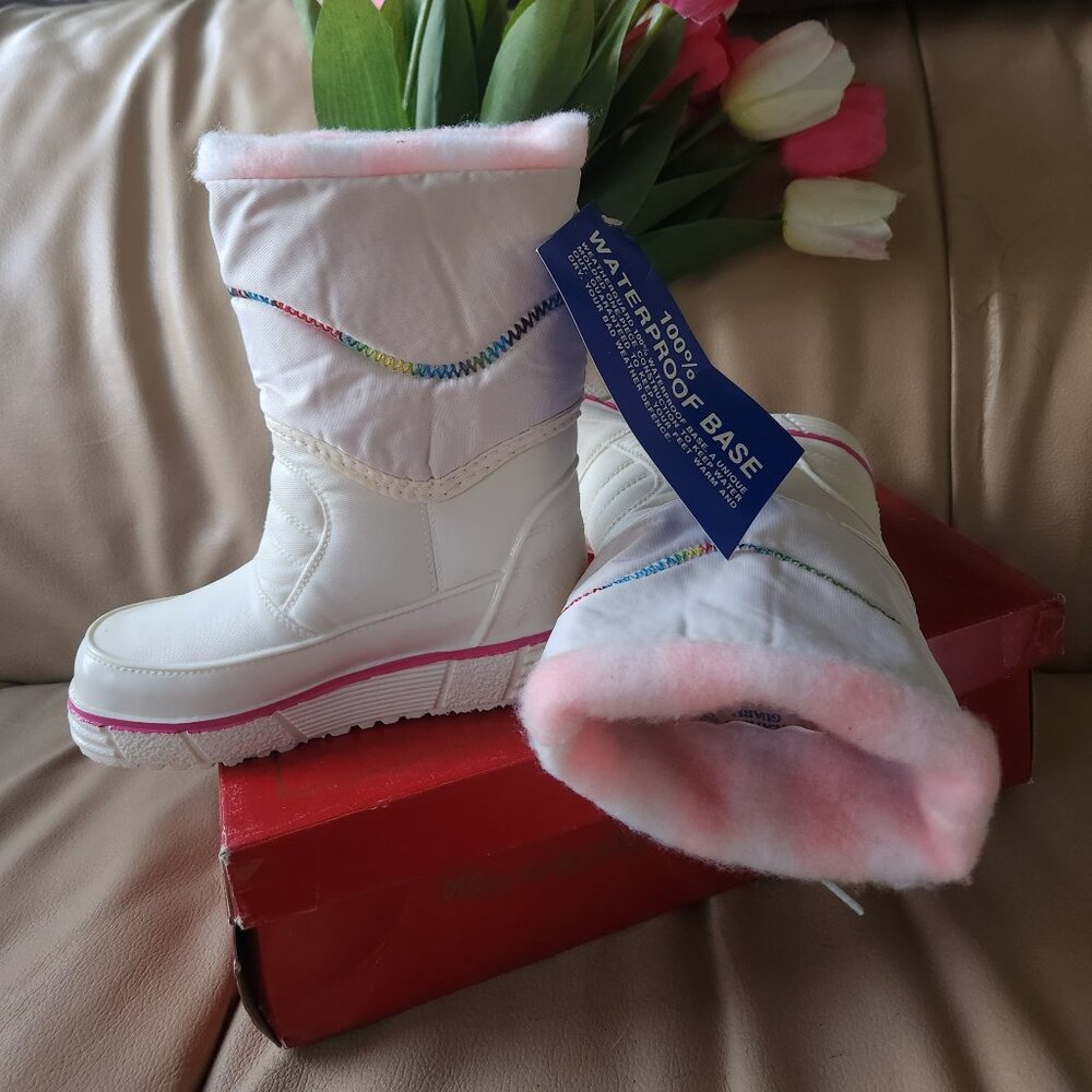 S7 New Winter Boots  White, Pink & Rainbow Stripe, Fluffy Pink Lining - Sz 10